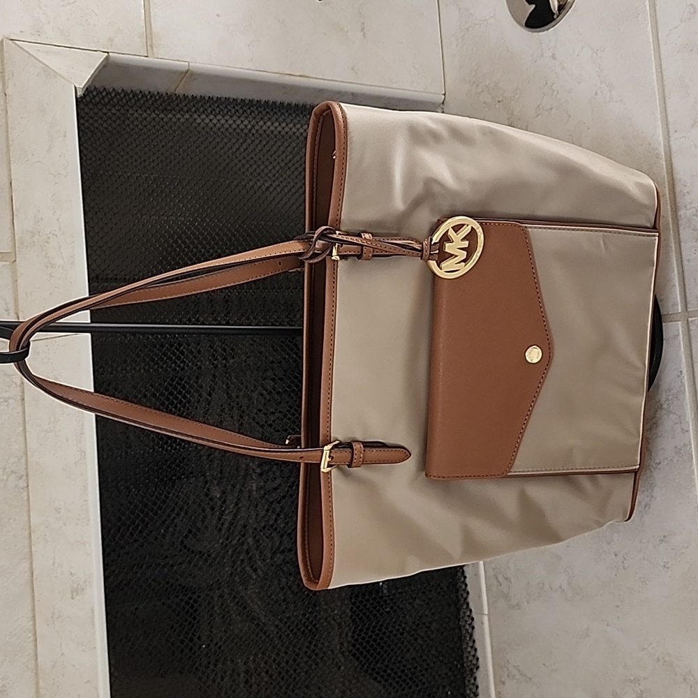 🌟❤️‍🔥 MICHAEL KORS East West TOTE BAG ❤️‍🔥🌟